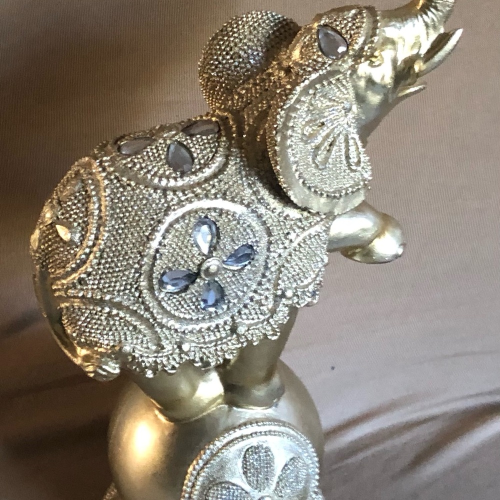 Decomantra Decorative Elephant Figurine 10.5” Tall